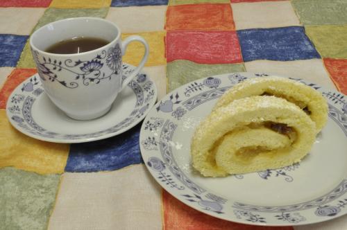 Jak uvařit roláda s jablečnou náplní ? Střední recept, připravený za 30 - 45 minut